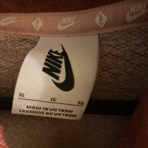 Nike Pullover - Picture 2 of 2